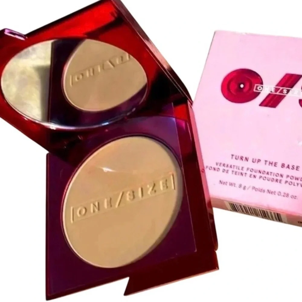 NEW, One Size Turn Up The‎ Base Versatile Foundation Powder Light 4 (G)